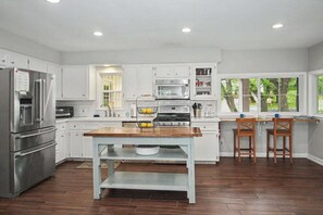 Fridge, microwave, oven, stovetop - Fischer Farmhouse - 17 Private Acres + Hot Tub + Horseshoes + Corn Hole + Views (Wimberley)