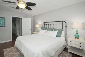Iron/ironing board, free WiFi, bed sheets, wheelchair access - Fischer Farmhouse - 17 Private Acres + Hot Tub + Horseshoes + Corn Hole + Views (Wimberley)