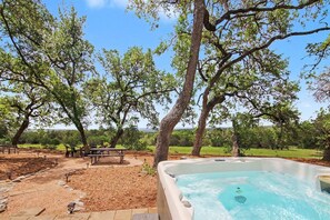 Outdoor spa tub - Fischer Farmhouse - 17 Private Acres + Hot Tub + Horseshoes + Corn Hole + Views (Wimberley)