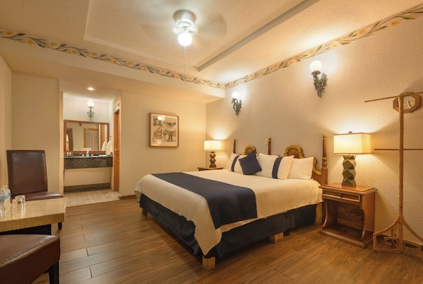 Comfort Room, Courtyard View | Desk, blackout drapes, iron/ironing board, free WiFi - HOTEL BOUTIQUE GRAND MAYES (Pátzcuaro)