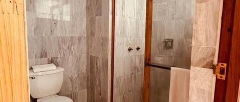Comfort Double Room, Courtyard View | Bathroom