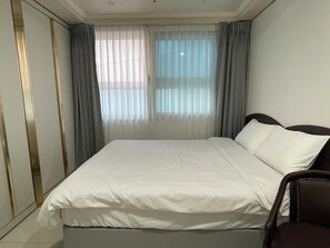 Standard Double Room, City View | Langsir/tirai gelap terus, Wi-fi percuma 
