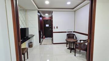 Premium Double Room, City View | Interior