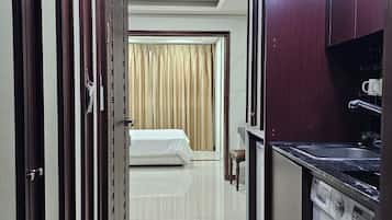 Premium Double Room, City View | Interior