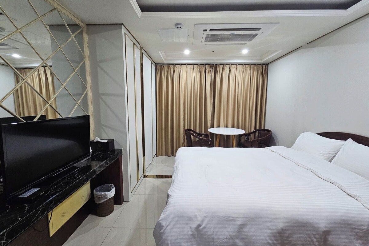 Standard Double Room, City View | Langsir/tirai gelap terus, Wi-fi percuma 