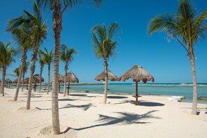 On the beach - Amazing sunsets from the top of the Ocean (Progreso)