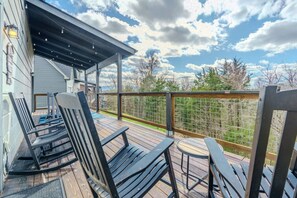 Terrace/patio - The Smokies Dream Lodge – Indoor Pool+Hot Tub & Epic Fun! (Sevierville)