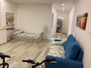 Silitysrauta/-lauta, vauvan matkasänky, ilmainen Wi-Fi, vuodevaatteet