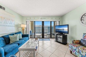 TV - Gorgeous 2BR Condo W/ Partial Ocean View, Balcony, Pool, Hot Tub! 🍹🏖️ (Cocoa Beach)