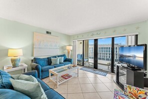 TV - Gorgeous 2BR Condo W/ Partial Ocean View, Balcony, Pool, Hot Tub! 🍹🏖️ (Cocoa Beach)