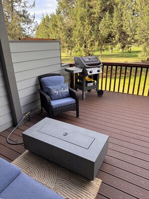 Property grounds - Cozy 2-bedroom townhome in Eagle Crest with AC and gym access (Redmond)