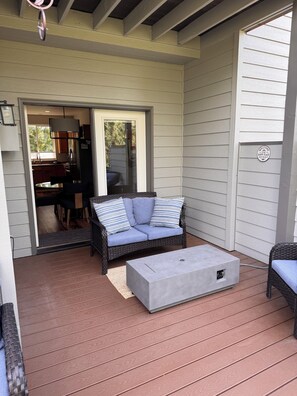 Terrace/patio - Cozy 2-bedroom townhome in Eagle Crest with AC and gym access (Redmond)