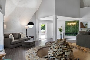 Lobby - "Dome on the Dock" 3Br/3Ba + Tiki Bar + Sleeps 10 + Lakefront (Denver)