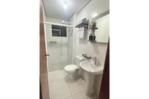 Dusche, Handtücher, Seife, Toilettenpapier