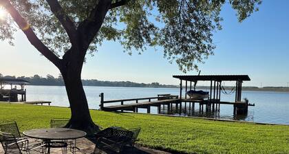 Big spacious home, 6 kayaks, firepit, fishing, boat space, next to Goat Island.