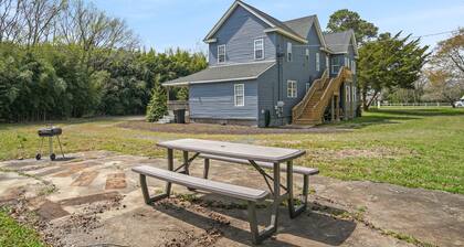 Farmhouse Sunset | Renovated Duplex - A Boater