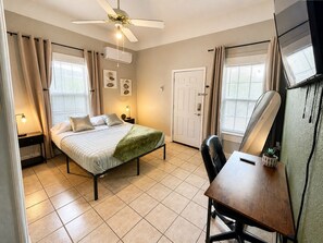 Room - Fun Game House Near Downtown / Arcade + Air Hockey (San Antonio)