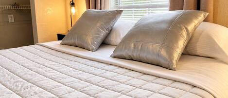 Iron/ironing board, WiFi, bed sheets