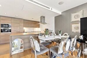 Dining - Chic Riverside Retreat | On the Thames (London)