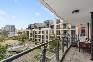 Property grounds - Chic Riverside Retreat | On the Thames (London)