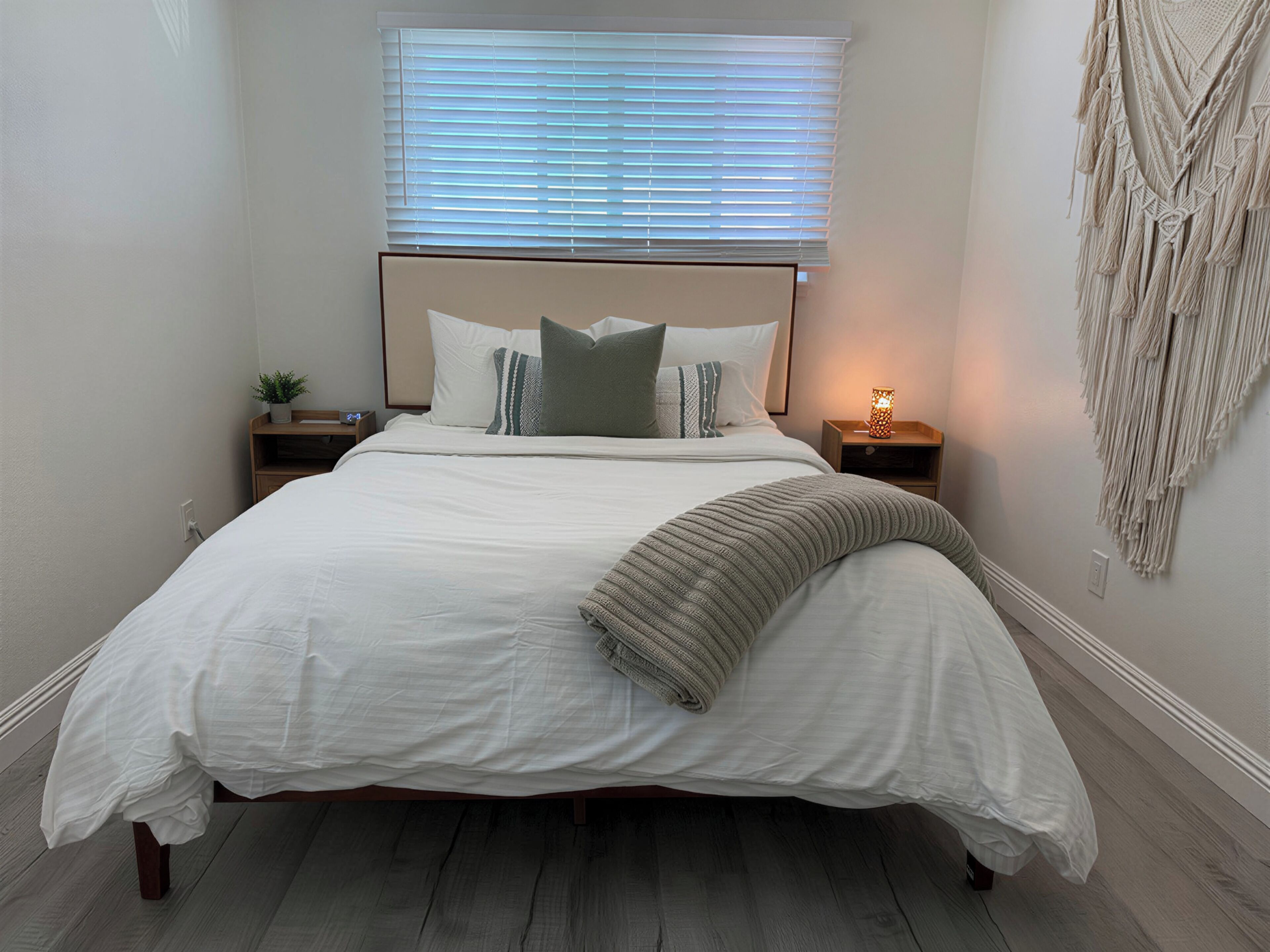 Iron/ironing board, WiFi, bed sheets