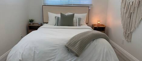 Iron/ironing board, WiFi, bed sheets