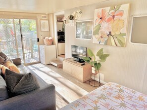 Living area - Elizabeth the spacious retro caravan. Sleeps 6 | Rye, Mornington Peninsula (Rye)