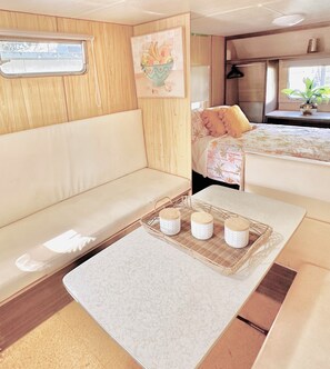Room - Elizabeth the spacious retro caravan. Sleeps 6 | Rye, Mornington Peninsula (Rye)