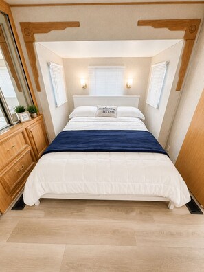 WiFi, bed sheets