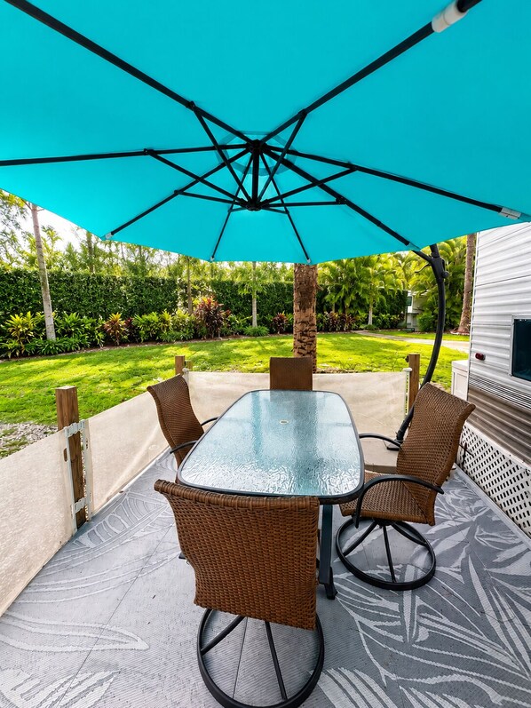 Outdoor dining
