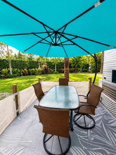 Cozy Naples Retreat w/ Lanai - Near Beaches