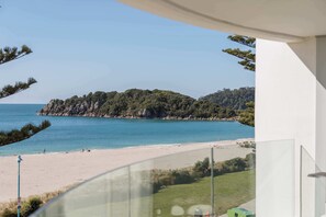 Beach nearby - Marine Horizon Pool & Sauna by Five Star Focused (Mount Maunganui)