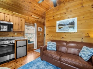 Interior - The Quiet Chimney @ Lake Lure (Lake Lure)