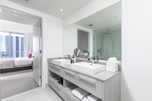 Shower, jetted bath, hair dryer