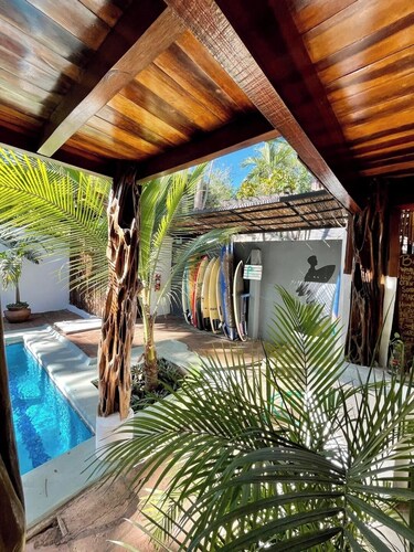 Private room with pool, walking distance to beach