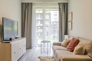TV - Ceglana Chic Apartment with Garden (Katowice)