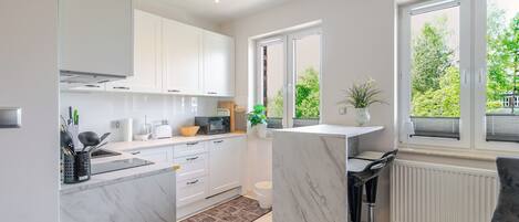 Fridge, microwave, oven, stovetop