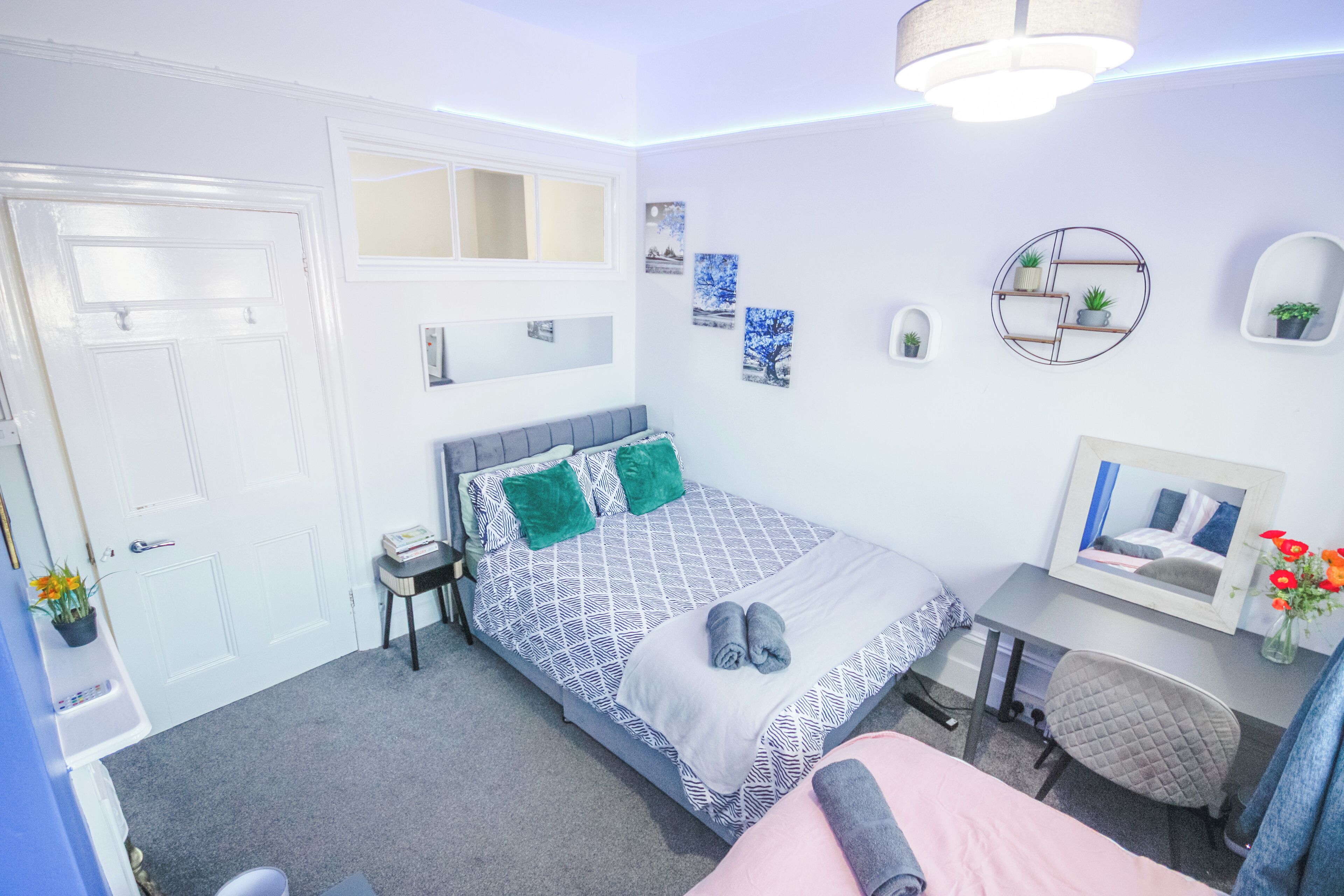 Iron/ironing board, WiFi, bed sheets