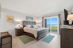 Room - Beachfront Retreat • Pool • Pickleball • Sleeps 6 (Bonita Springs)