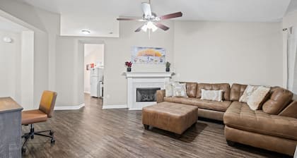 Great location in Southaven 3BR Home w/Fireplace + Fast Wi-Fi. Pet-Friendly
