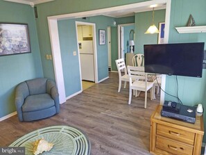 Smart TV - 2-bedroom condo in serene Ocean City with cool AC (Ocean City)