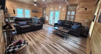 Cozy new Craigsville cabin on the Gauley River