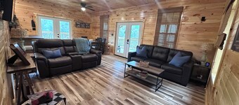 Cozy new Craigsville cabin on the Gauley River
