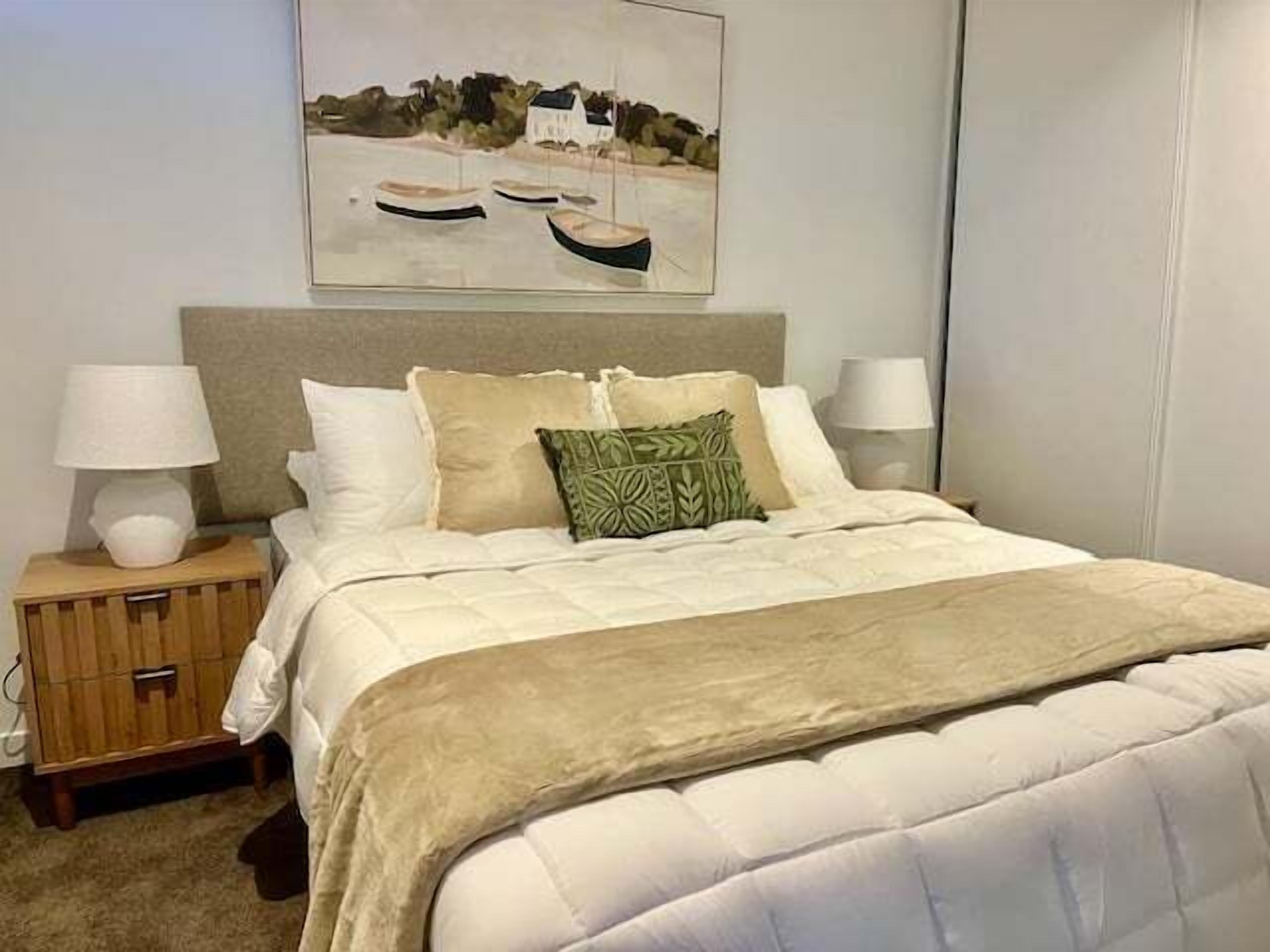 3 bedrooms, iron/ironing board, WiFi, bed sheets