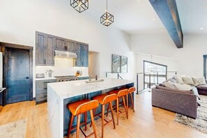 Interior - New 2023 Built, 5-bedroom Tahoe Donner house in Truckee with AC + Meadow Views (Truckee)
