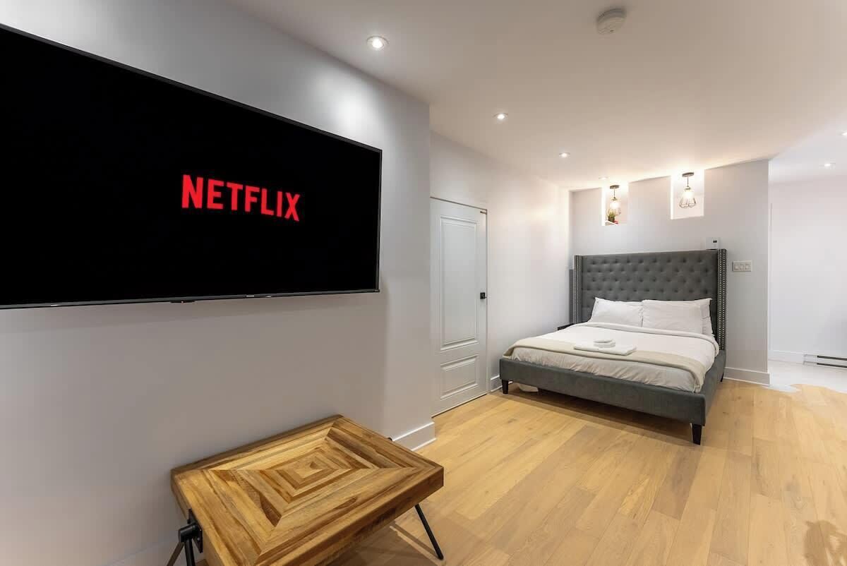 Cuna de viaje, wifi y ropa de cama 