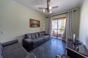 House, Smoking - Apartamento Pet Friendly a 450m da Praia Enseada (Guarujá)