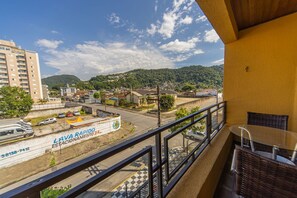2 bedrooms - Apartamento Pet Friendly a 450m da Praia Enseada (Guarujá)
