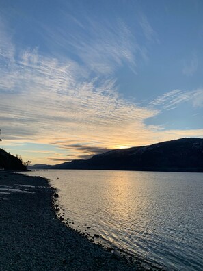 Beach - Stunning Okanagan Lake Views * Quiet Getaway (Kelowna)