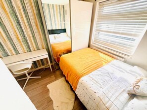 Image 9 - Apartment Sleeps 6 with Parking (Greater London)